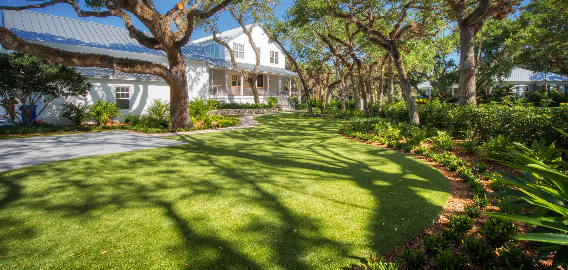 Artificial grass installed by SYNLawn for front lawn